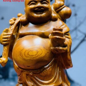 Di Lặc đứng bao tiền gỗ hương ta.
