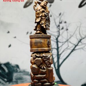 Di Lặc đứng trống.