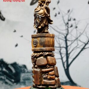 Di Lặc đứng trống.