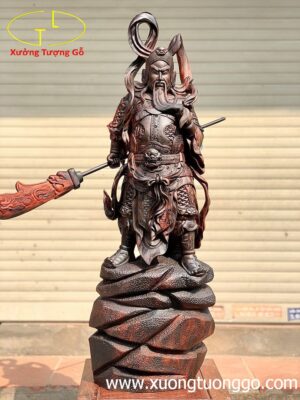 Quan Công xách đao.