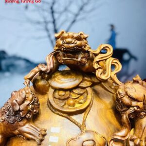 Tam nghê trấn chum tiền gỗ hương.