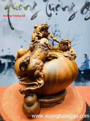 Tam nghê trấn chum tiền gỗ hương.