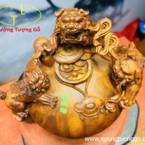 Tam nghê trấn chum tiền gỗ hương.
