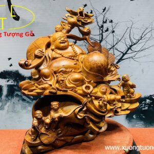 Di lặc ngũ tiểu vác gậy như ý.