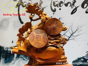 Di lặc ngũ tiểu vác gậy như ý.