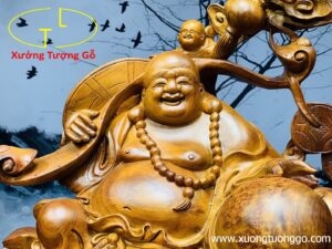 Di lặc ngũ tiểu vác gậy như ý.