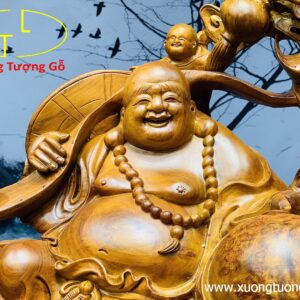 Di lặc ngũ tiểu vác gậy như ý.