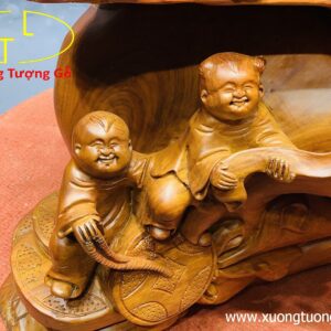 Di lặc ngũ tiểu vác gậy như ý.