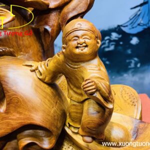 Di lặc ngũ tiểu vác gậy như ý.