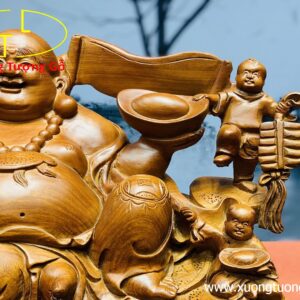 Di lặc ngũ phúc ngồi chum gỗ hương.