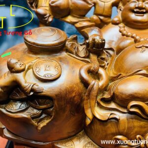 Di lặc ngũ phúc ngồi chum gỗ hương.