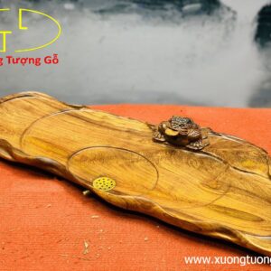 Khay trà thiềm thừ gỗ cẩm.
