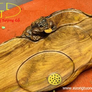 Khay trà thiềm thừ gỗ cẩm.