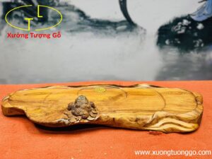Khay trà thiềm thừ gỗ cẩm.