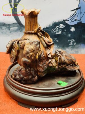 Tam cóc chấn chum gỗ xưa