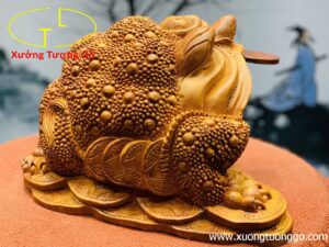 Thiềm thừ chấn bao gỗ hương đá.