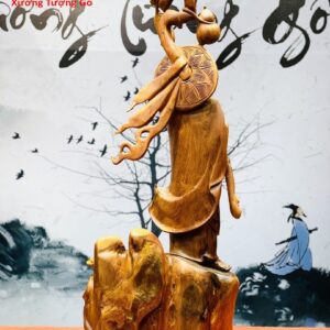 Đạt ma đứng tùng gỗ hương ta.