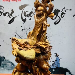 Đạt Ma đứng rồng ôm đá gỗ hương.