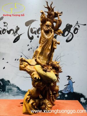 Đạt Ma đứng rồng ôm đá gỗ hương.