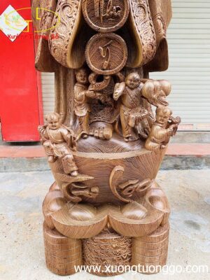 Di Lặc chúc phúc mun đuôi công.