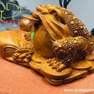 Thiềm thừ trấn bao tiền gỗ hương.