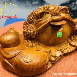 Thiềm thừ trấn bao tiền gỗ hương.
