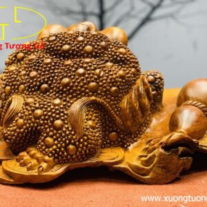 Thiềm thừ trấn bao tiền gỗ hương.