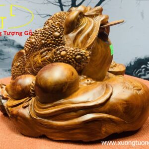 Thiềm thừ trấn bao tiền gỗ hương.