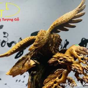 Đại bàng săn mồi gỗ hương