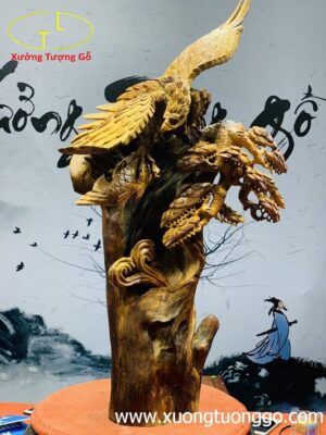 Đại bàng săn mồi gỗ hương