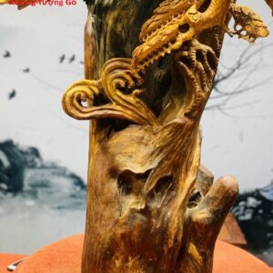 Đại bàng săn mồi gỗ hương