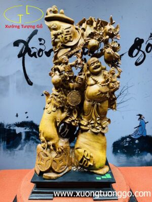 Di Lặc ngũ tiểu vác cành đào sụn hương.