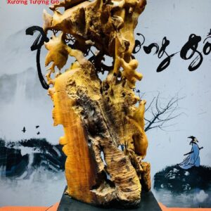 Di Lặc ngũ tiểu vác cành đào sụn hương.