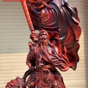 Quan Công đứng cờ gỗ trắc.