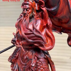 Quan Công đứng cờ gỗ trắc.