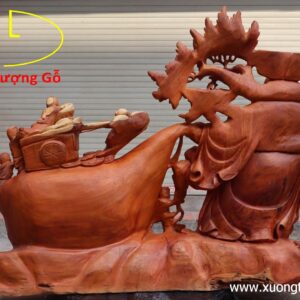 Di Lặc kéo bao to gỗ hương.