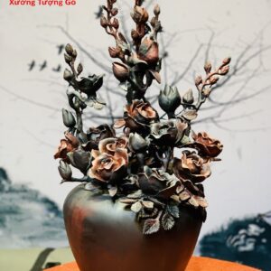 Bình hoa hồng trắc.