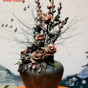 Bình hoa hồng trắc.