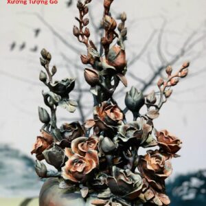 Bình hoa hồng trắc.