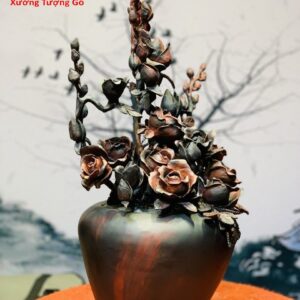 Bình hoa hồng trắc.