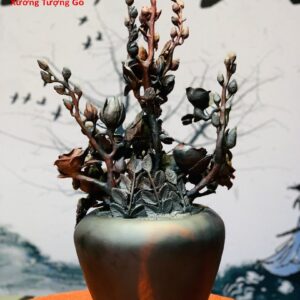 Bình hoa hồng trắc.