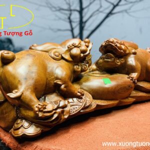 Nhị Nghê trấn chum tiền gỗ hương.