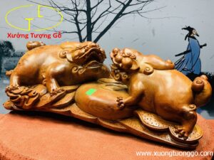 Nhị Nghê trấn chum tiền gỗ hương.