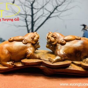 Nhị Nghê trấn chum tiền gỗ hương.