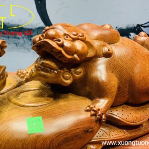 Nhị Nghê trấn chum tiền gỗ hương.