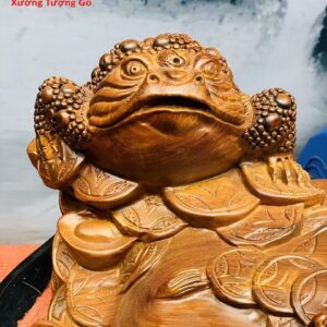Tam cóc trấn chum tiền gỗ hương.
