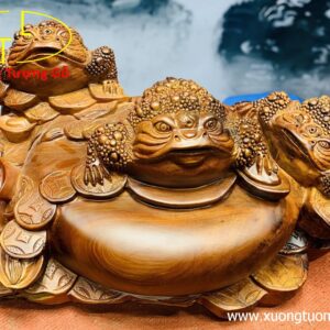 Tam cóc trấn chum tiền gỗ hương.