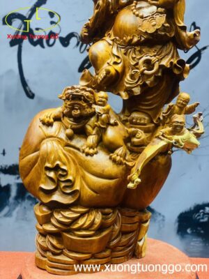 Di Lặc ngũ phúc vác cành đào gỗ hương ta.
