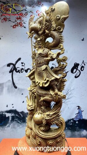 Quan công cầm đao gỗ mun đuôi công.