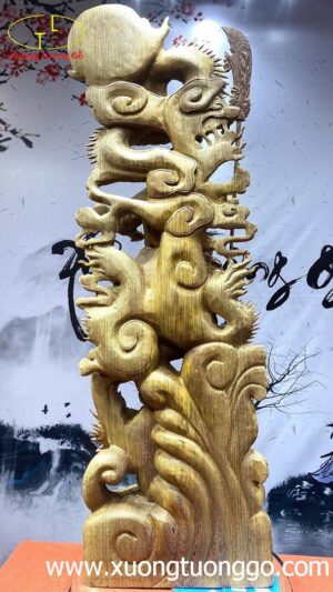 Quan công cầm đao gỗ mun đuôi công.